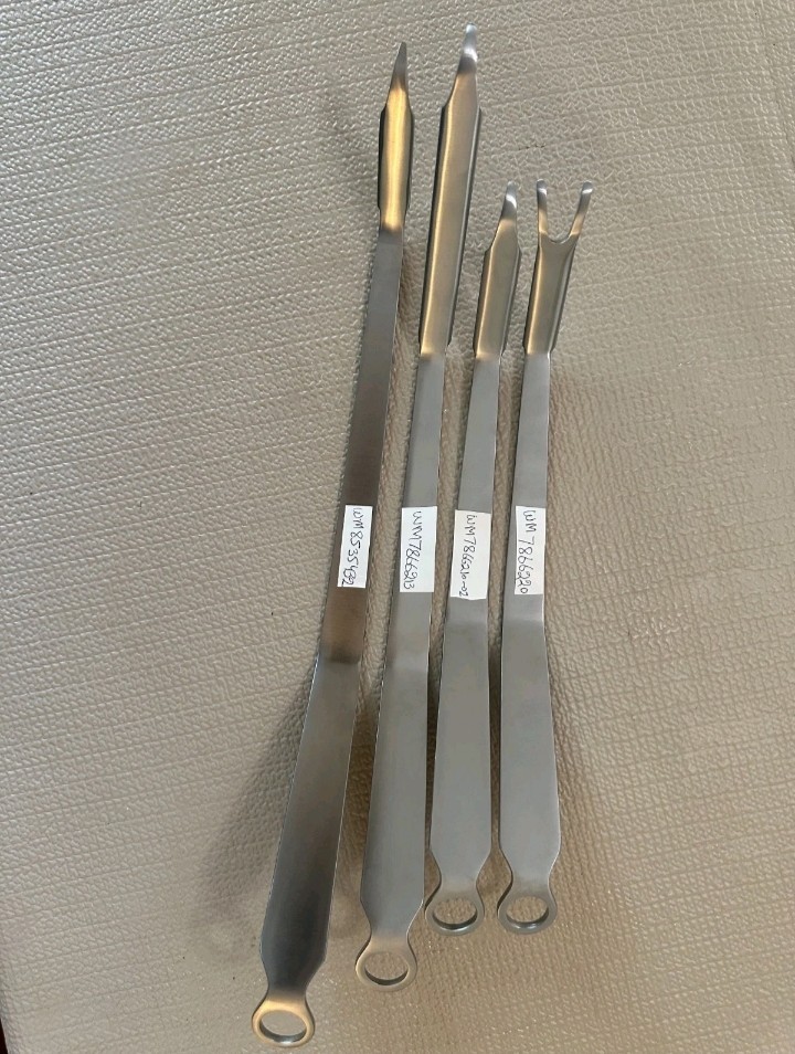 4PCS ORTHOPEDIC HIP RETRACTOR (READ DESCRIPTION)