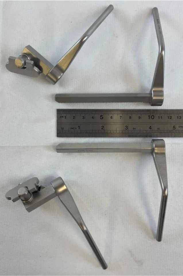 Boss Instruments 73-2587 & 73-2588 CVB Distractors Left & Right 100mm Rack Neuro