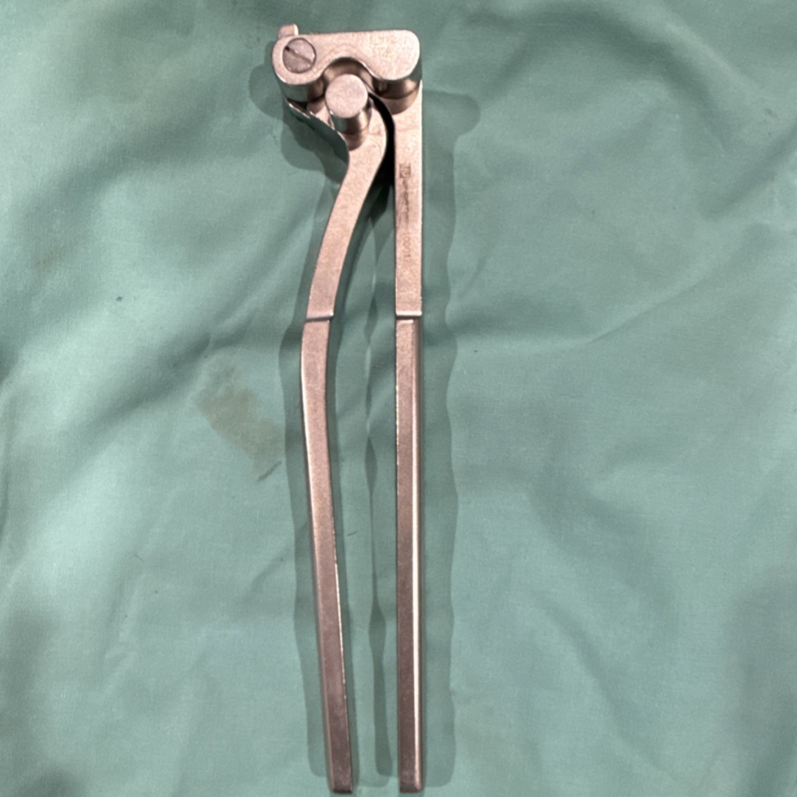 Veterinary Orthopedic Reconstruction Plate Bender Surgical Instrument