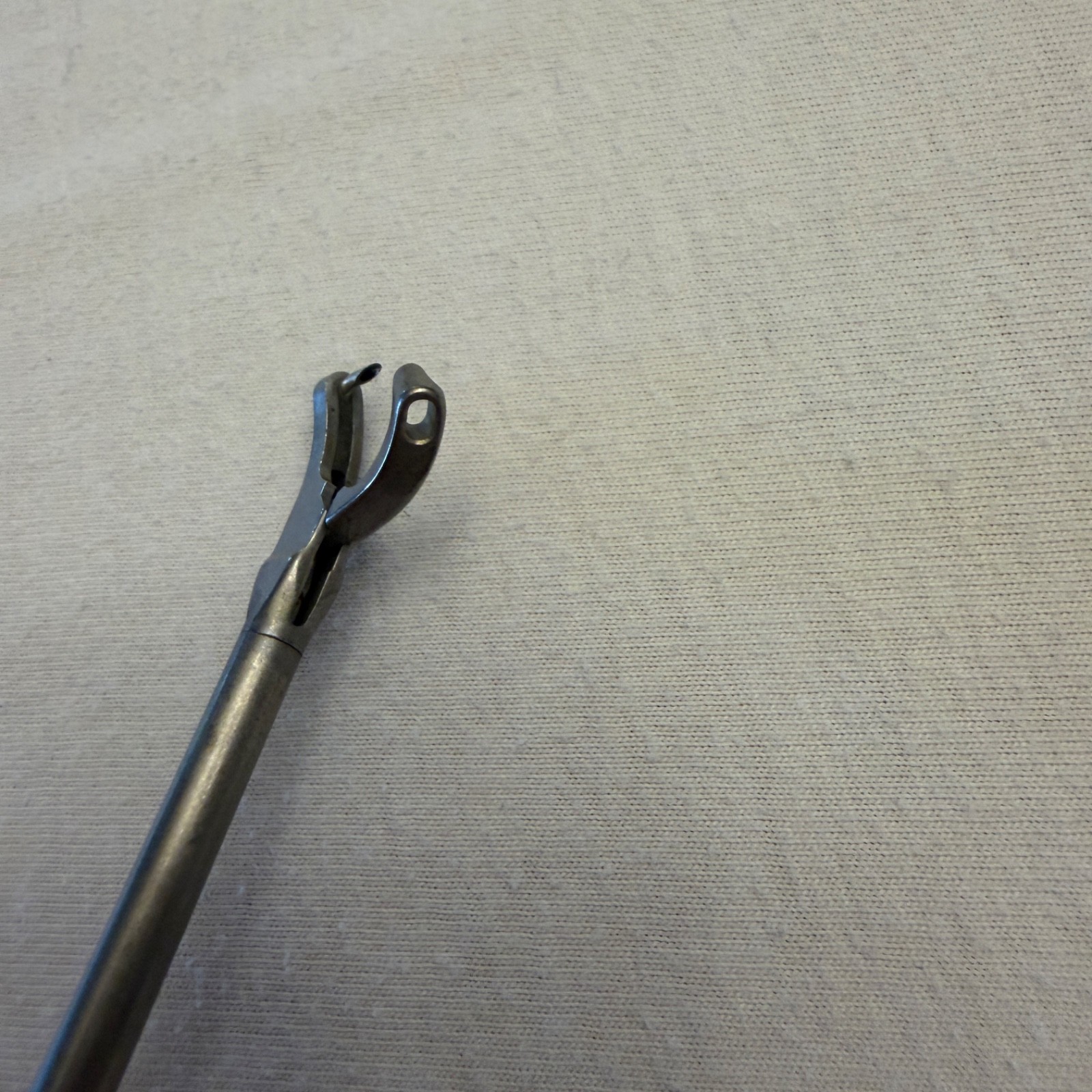 Linvatec 18.10011 Shutt 4mm Slotted Suture Punch Curved Left Arthroscopy