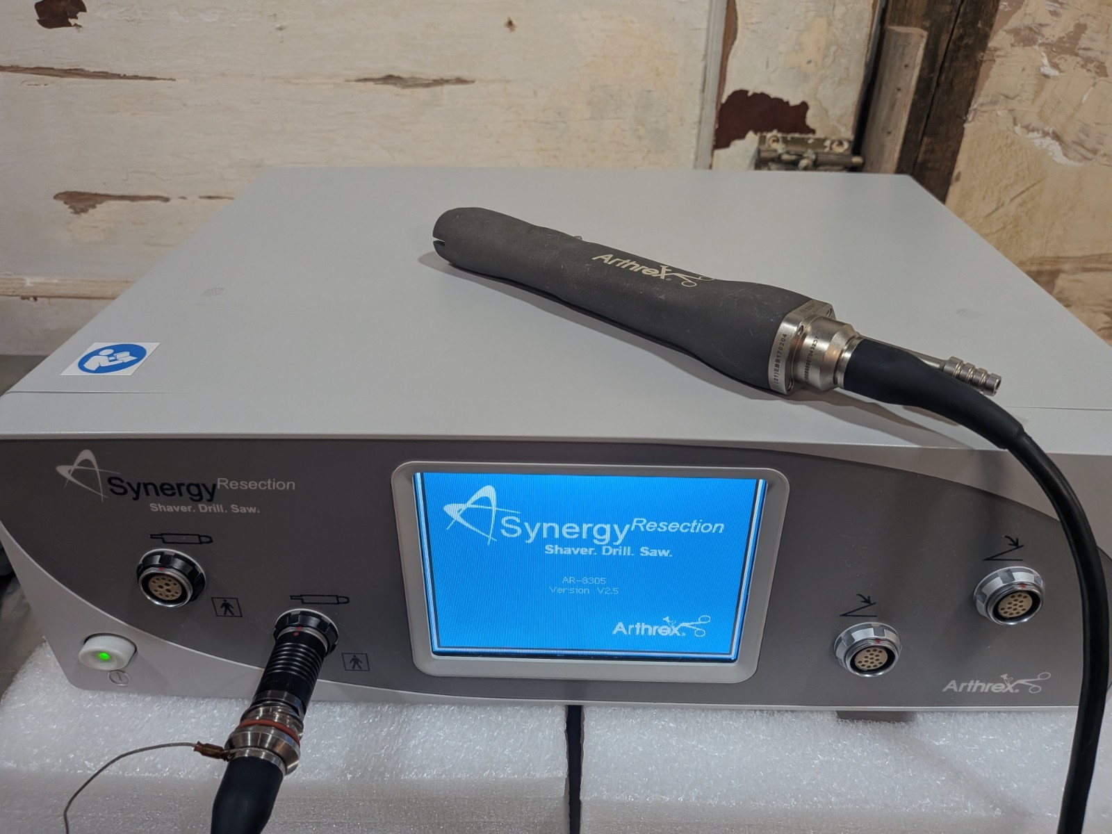 Arthrex AR-8305 Synergy Resection Shaver Console V2.5 & 8330H Handpiece Working