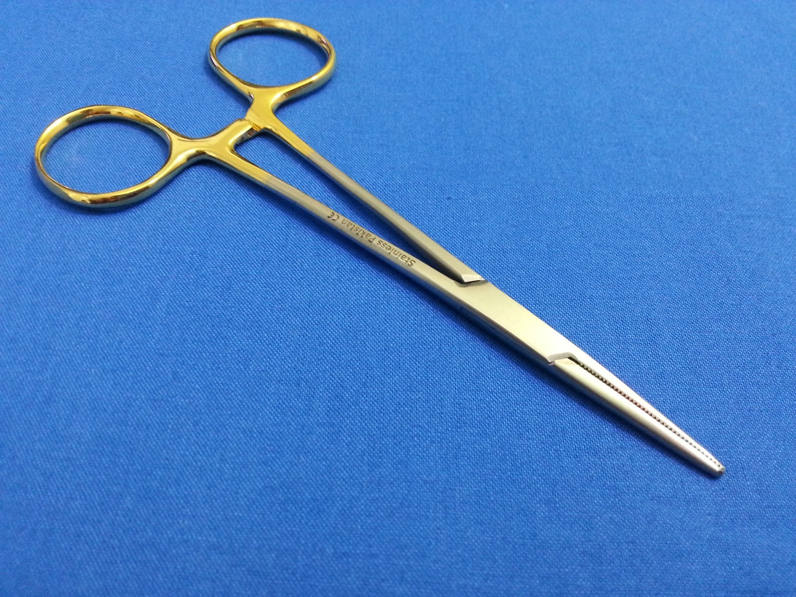 GOLD HANDLE AUTOCLAVABLE O.R GRADE MOSQUITO HEMOSTAT FORCEPS 5″ STRAIGHT